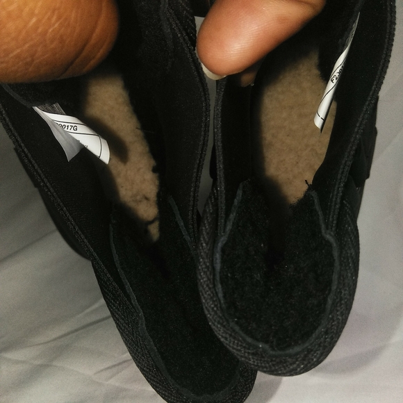 UGG Mismatched Size Glen Wedge Boot  L9 R8 - Picture 9 of 10